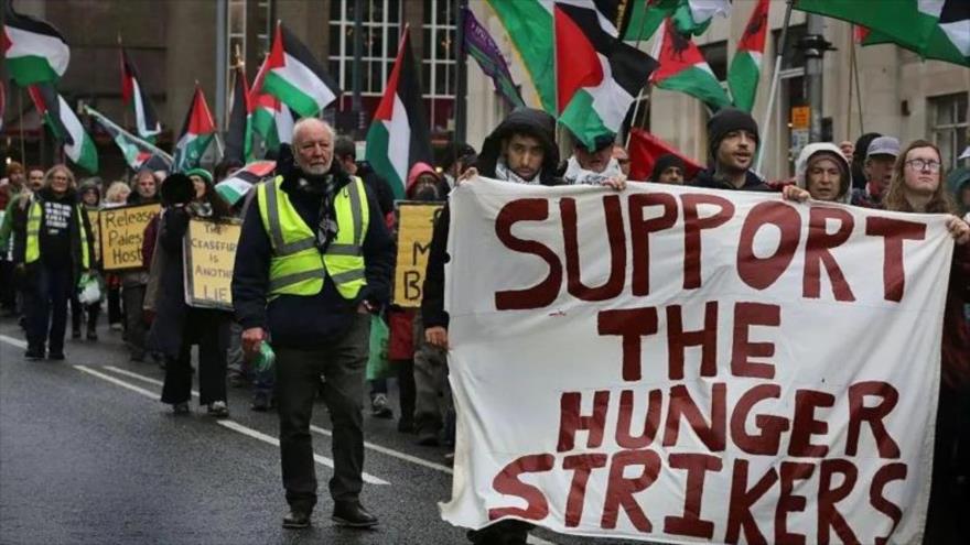 Dos presos políticos de 'Palestine Action' hospitalizados ante riesgo de muerte por huelga de hambre