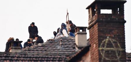 Desalojo del asilo occupato y operación antiterrorista en Turin