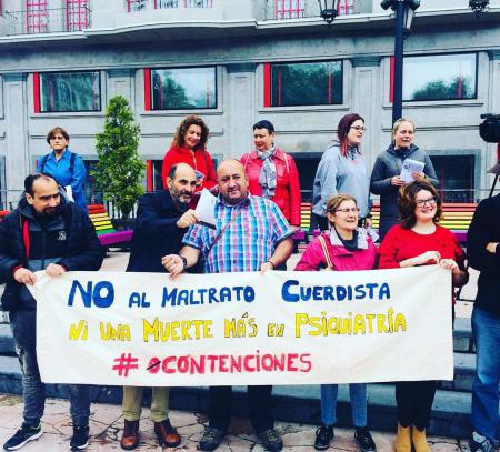 Colectivos de salud mental piden justicia para la joven que murió atada en un hospital de Asturias
