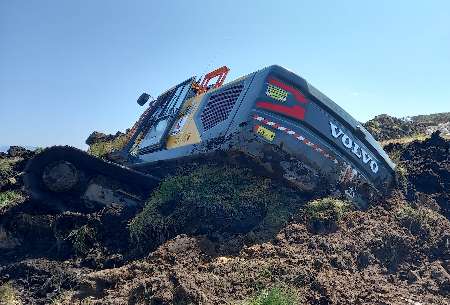La maquinaria de la promotora Biocantaber S.L. se atasca y provoca daños en el terreno turboso de la Sierra del Escudo