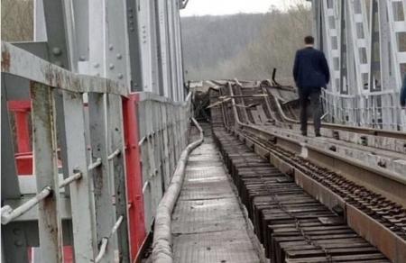 [Rusia] Este tren está en llamas: cómo los partisanos rusos incendian las oficinas de registro y alistamiento militar y descarrilan los trenes