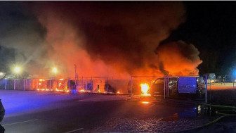 Antimilitaristas reivindican el incendio provocado de vehículos de Amazon y Deutsche Telekom
