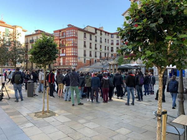 Vecinos antifascistas de Bilbao inundan el Casco Viejo ante el anuncio de un desalojo de Desokupa