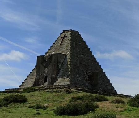 La Pirámide de los Italianos: Un monumento fascista en el olvido que no merece inversión pública