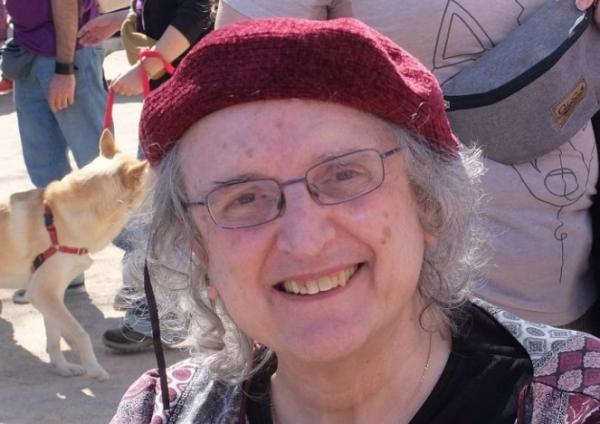 Entrevista a Kim Pérez: «La realidad de nuestro ser no es binaria. Me definiría como una trans intersex»