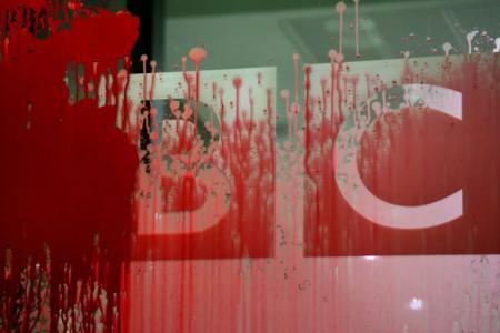 Activistas palestinxs desfiguran la sede de la BBC