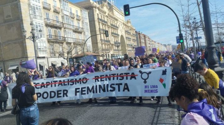 El 8M clama contra el capitalismo rentista y el dolor compartido