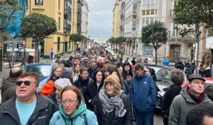 El apoyo mutuo toma las calles de Santander frente a la deriva racista en Cantabria