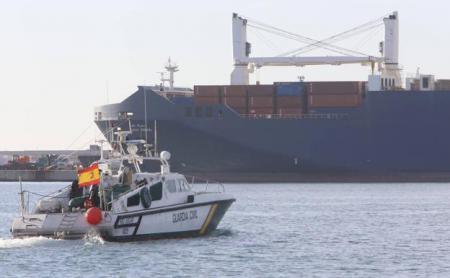 Protestas ecologistas y antimilitaristas para recibir al carguero de armas en Sagunto