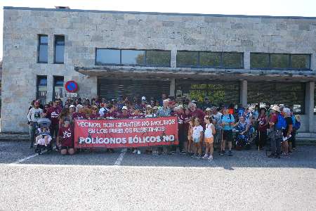 Más de un centenar de vecinas y vecinos en marcha contra el PE Benavieja