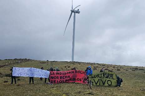Este domingo se llevó a cabo una marcha-protesta desde Celada Marlantes «por la defensa de Campoo-Los Valles y contra el inaceptable y discriminatorio PROT que se nos quiere imponer»