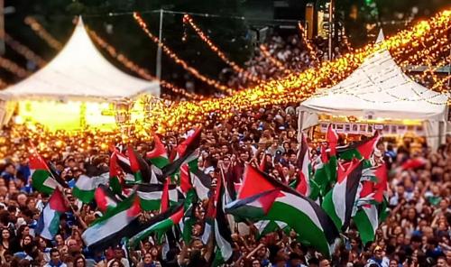 Ondean de nuevo banderas palestinas en el chupinazo de las fiestas de Santander
