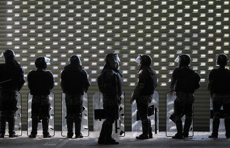 Policía: una etnografía. Un fotomontaje sobre la obediencia armada