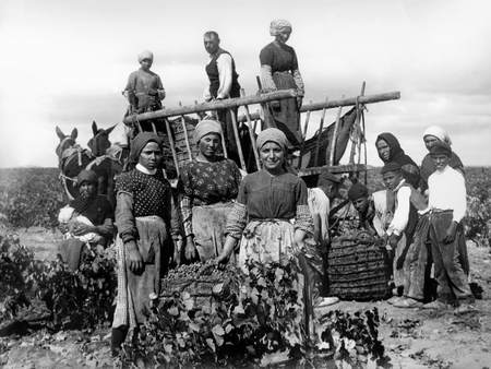 No verlas no debiera ser posible: la historia rural y lo femenino